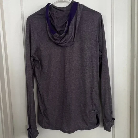 Nike Women's Running Hooded Long-Sleeve Tee - Picture 3 of 6